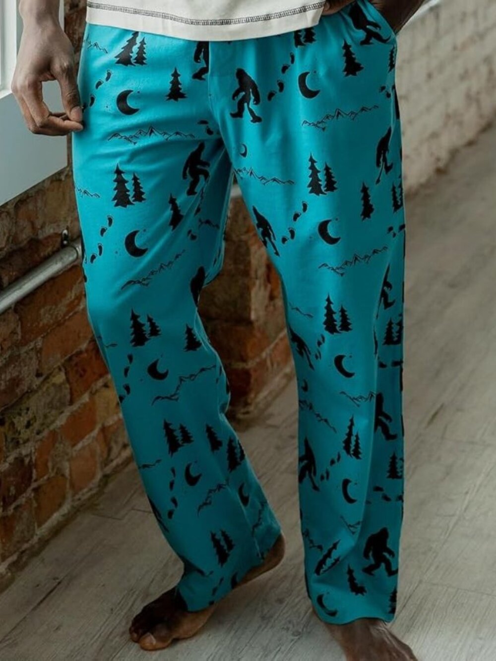 New NWT LAZY ONE Pajama Pants. Green w/ Black Sasquatch Big Foot Bigfoot Men's L